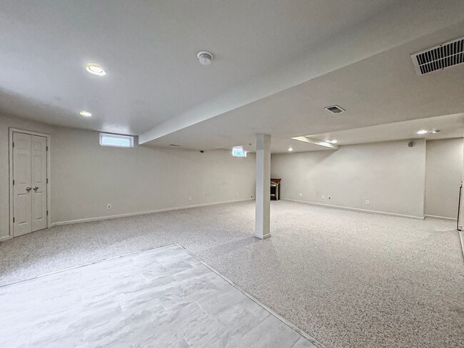 Building Photo - Fantastic 4 Bed 3.5 Bath Colonial Home Sitting On A Large Private Lot In Desired Old Bridges Estates