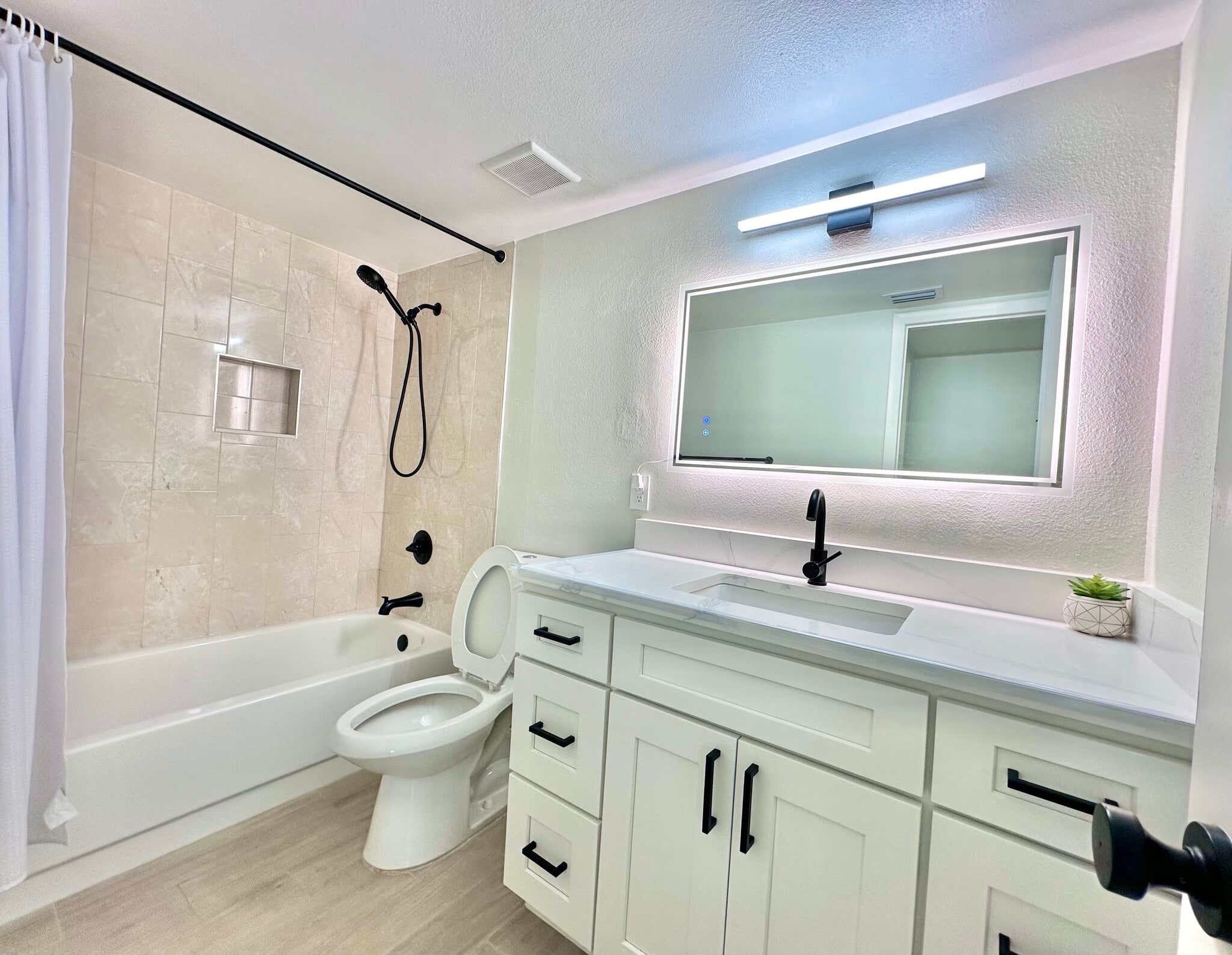 2nd Bathroom - 4915 W McElroy Ave