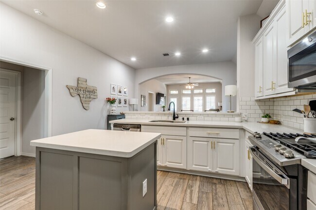 Building Photo - 226 N Bearkat Ct