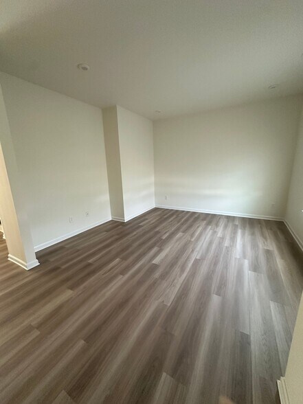 Building Photo - 423 Bassett Ln