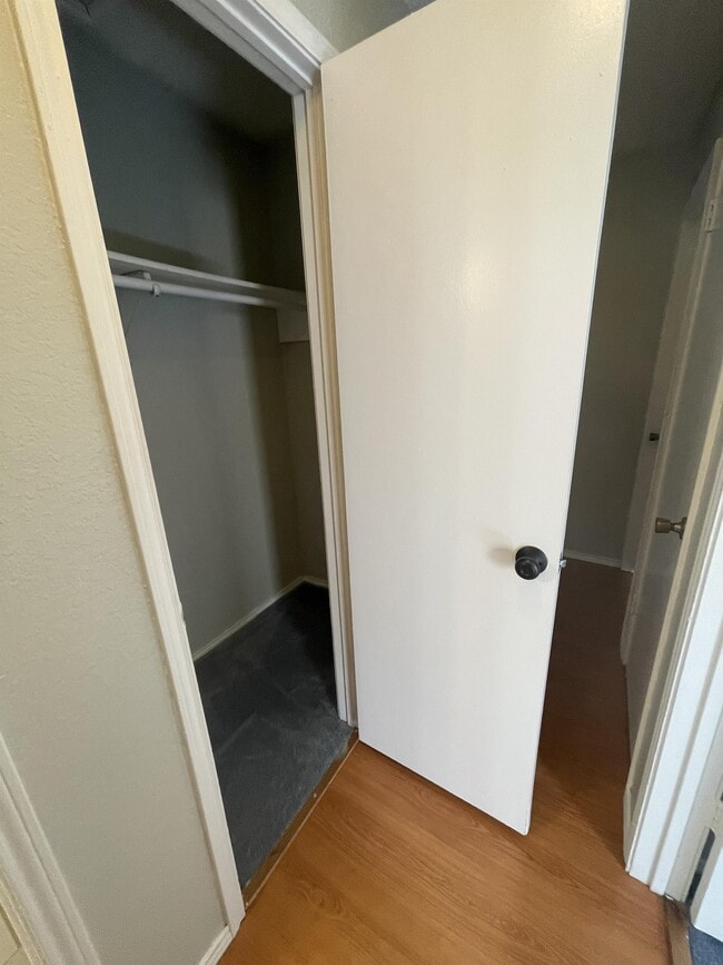 Building Photo - 921 NW Summercrest Blvd