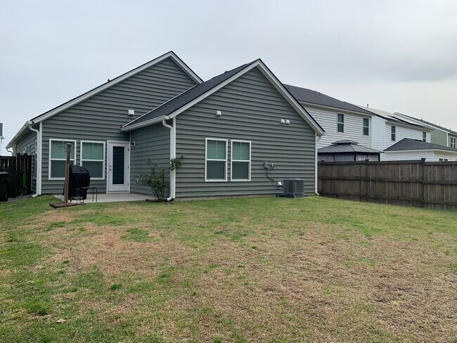 Building Photo - 221 Pink Azalea St