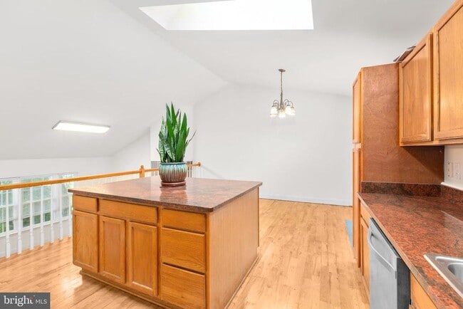 Building Photo - 53 Bloomington Ln