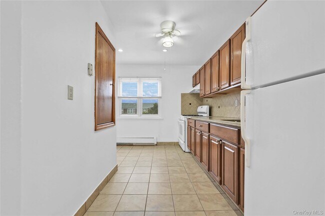 Building Photo - 62-23 69th Pl