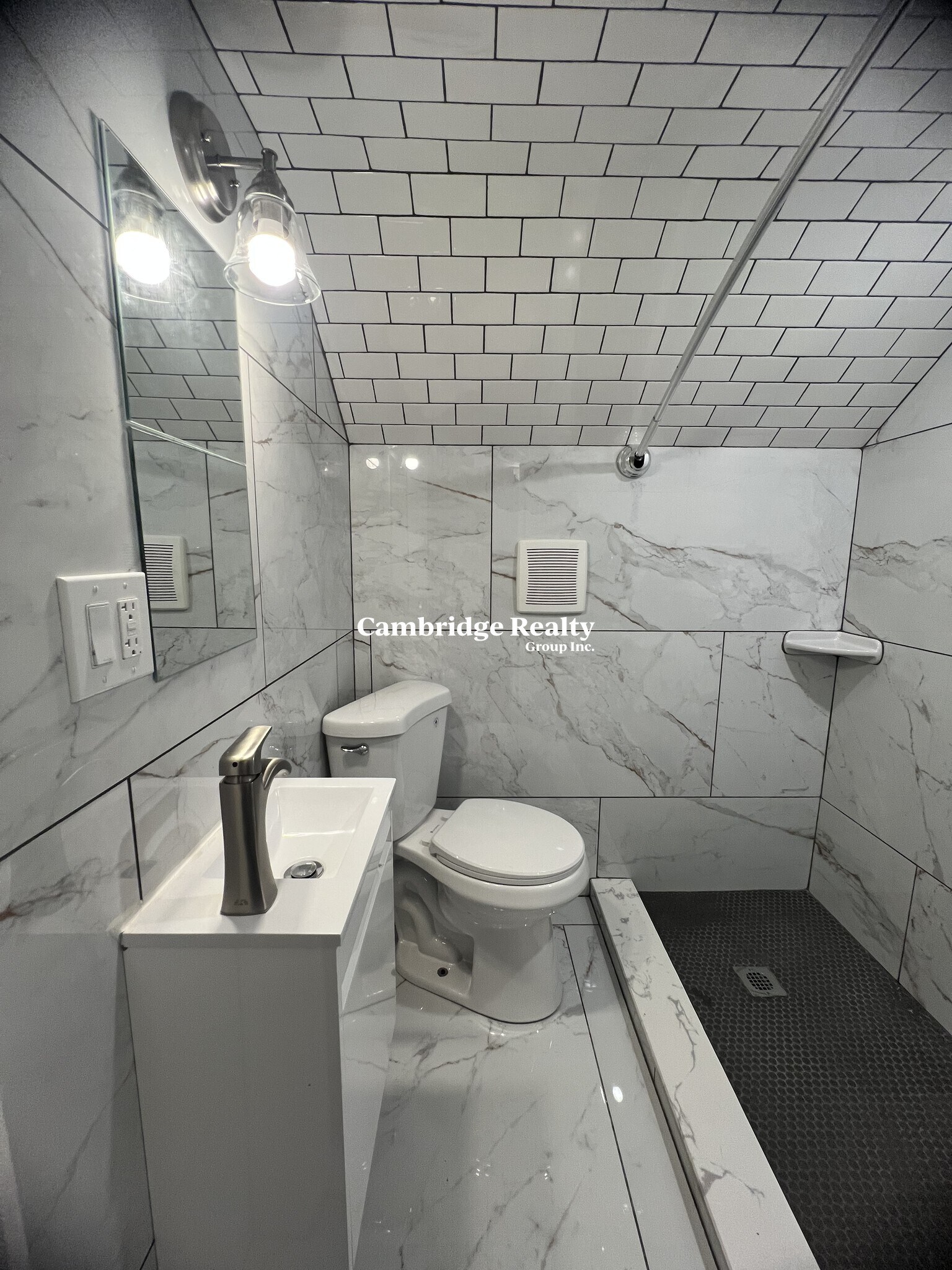 Building Photo - 28 Cherry St