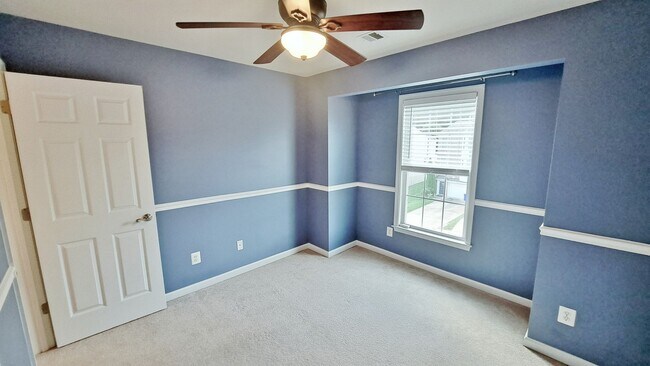 Building Photo - 3 Bed / 2-1/2 Bath Single Family Townhome with 1-Car Garage