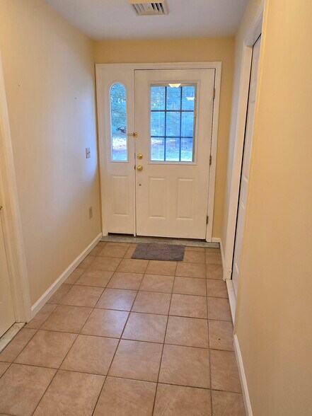 Building Photo - 7 Bedford Dr