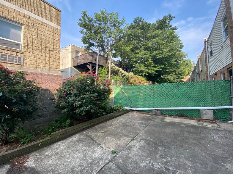 Building Photo - 1240 S Melville St