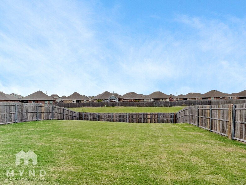 Building Photo - 14316 Peach Tree Dr