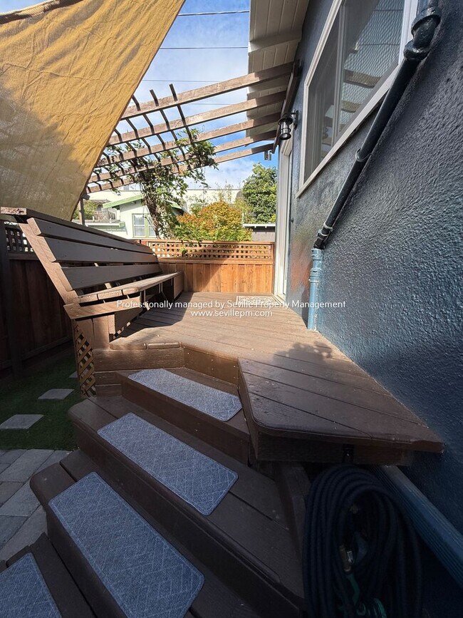 Building Photo - Charming 1920s Alameda East End  2BR+ / 1B...