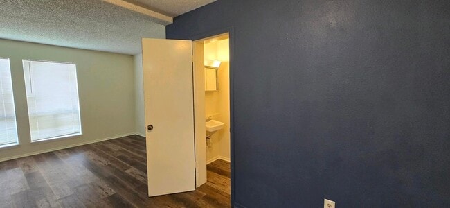 Building Photo - Tour Today!  2/1.5 Townhome in Longview