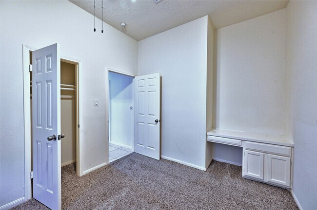 Building Photo - 7407 Creekfield Dr