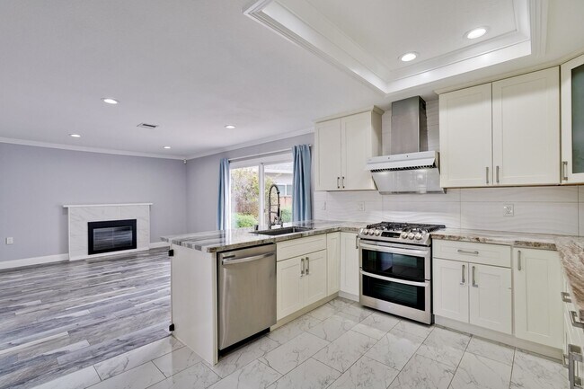 Building Photo - Stunning Single Family Home