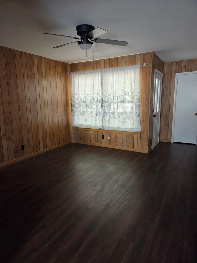 Building Photo - 516 S Park Ln