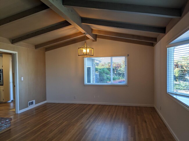 Building Photo - 927 31st Ave