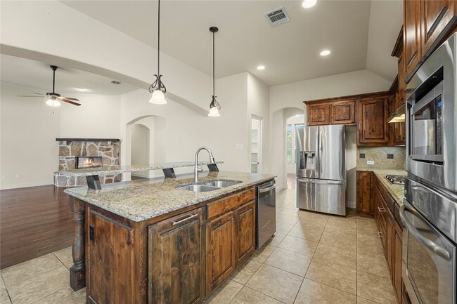 Building Photo - 12848 Walnut Ridge Dr