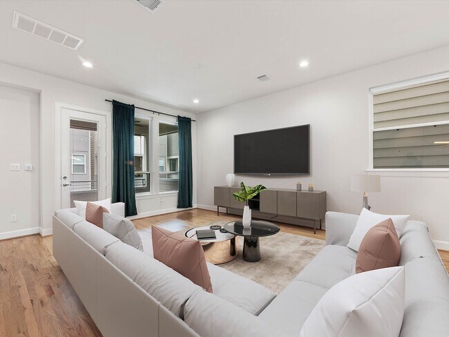 Building Photo - 2727 Clinton Dr