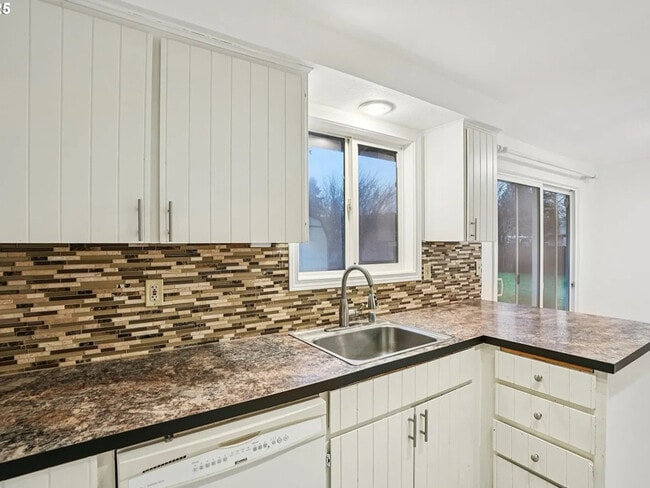 Building Photo - 2313 NE 156th Ave