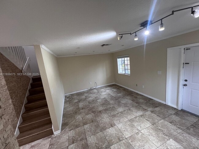 Building Photo - 2098 NE 167th St