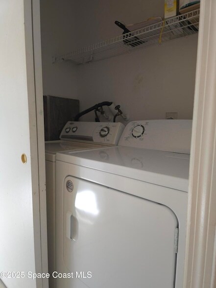 Building Photo - 245 Spring Dr