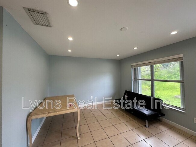 Building Photo - 4233 Pine Drop Ln
