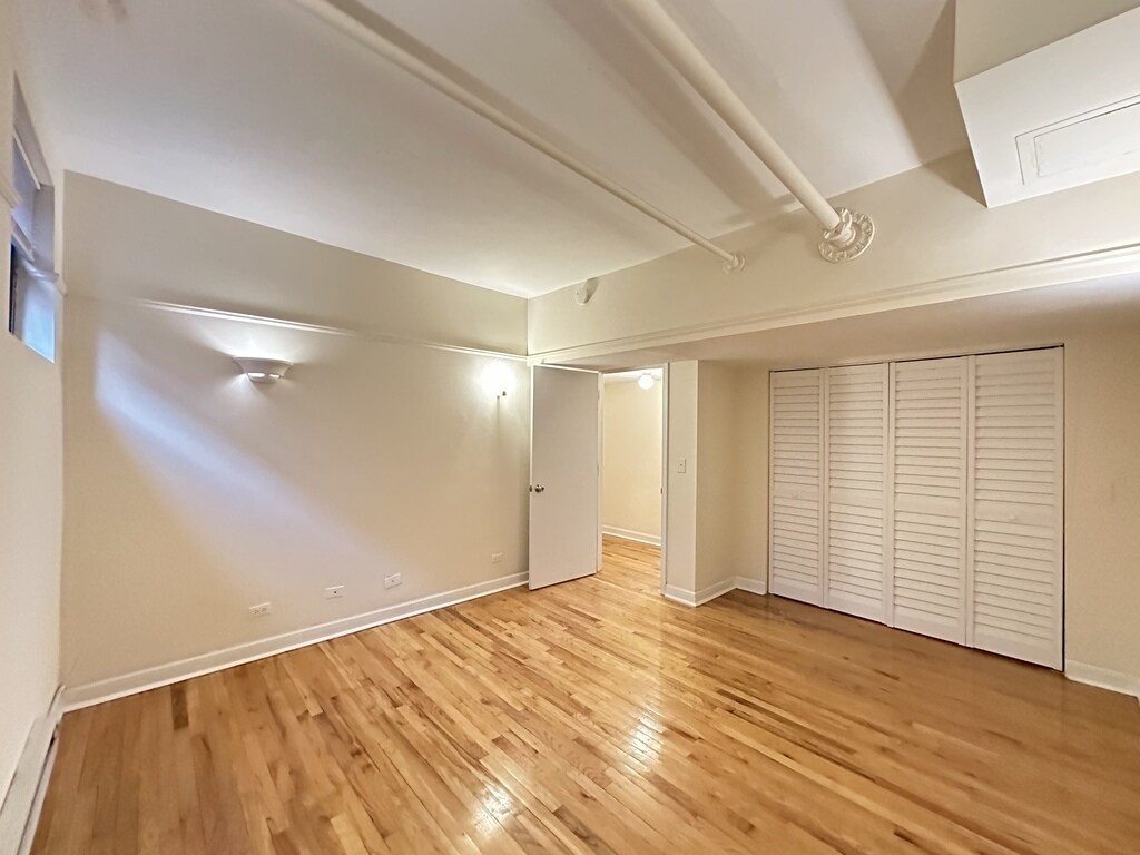 Building Photo - 3509 N Sheffield Ave