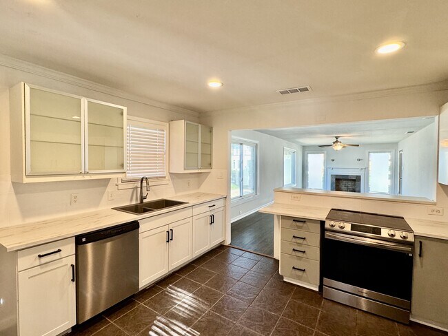 Building Photo - 4518 Capitol Ave