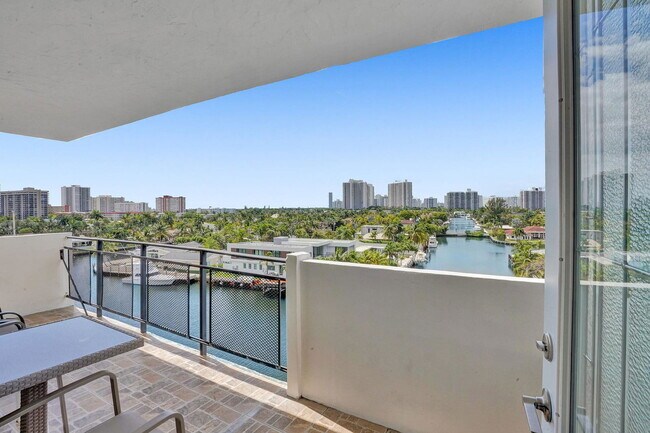 Building Photo - 401 Golden Isles Dr