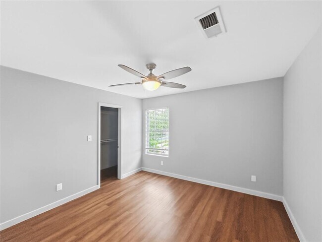 Building Photo - 5700 Glen Meadow Dr