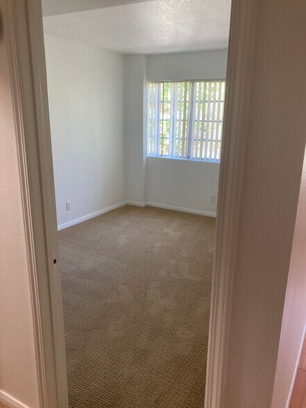 Building Photo - 11252 Peach Grove St