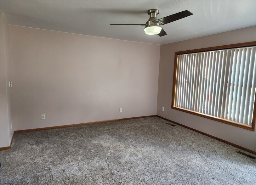 Building Photo - 1514 Sandlake Rd
