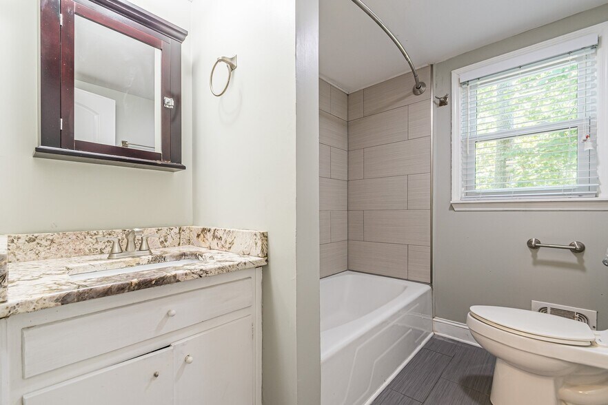 bath 3 - 1574 Old Spring House Ln