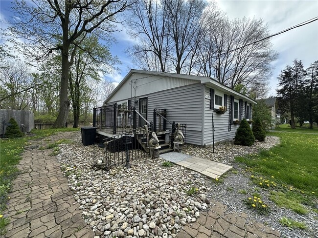 Building Photo - 2590 Scottsville Rd