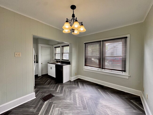 Building Photo - Charming 2 Bedroom 1 Bath House