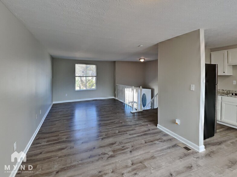 Building Photo - 3799 Farm Brook Ln