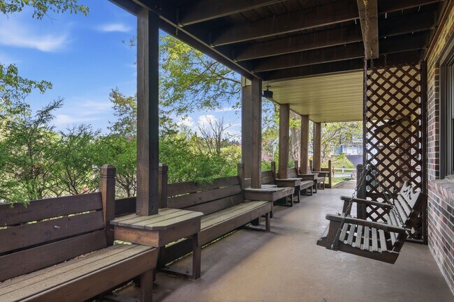 Building Photo - Spacious 5-Bedroom Home in Prestigious Blacksburg Country Club Estates