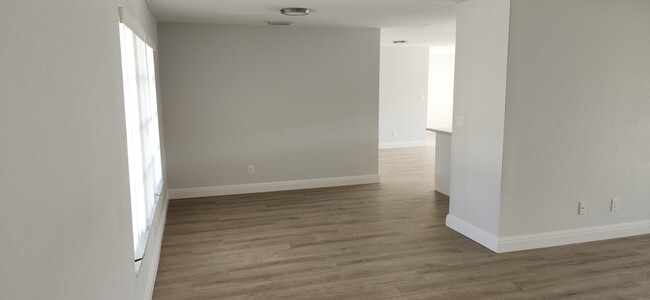 Building Photo - 1666 Sabal Palm Dr