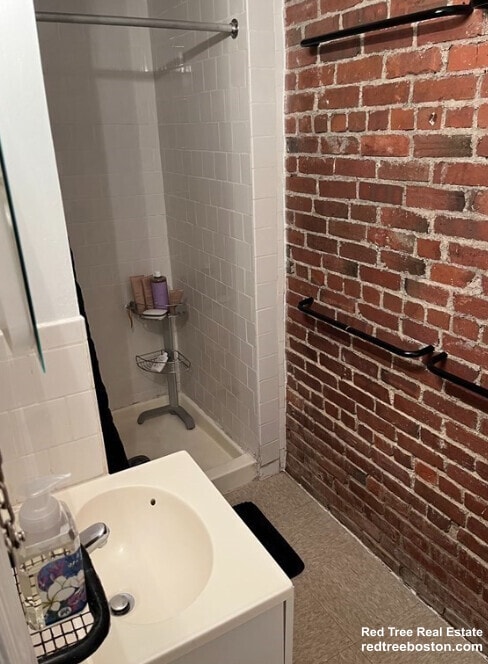 Building Photo - 1061 Beacon St