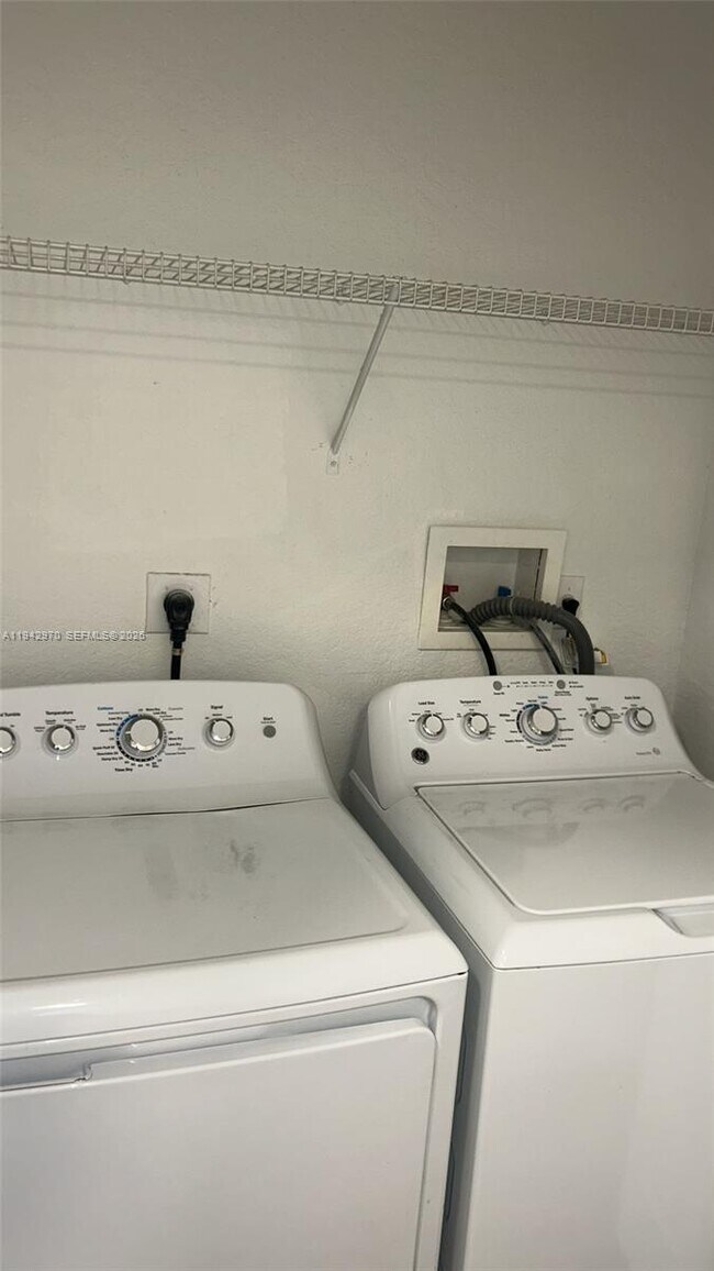 Building Photo - 10740 NW 83rd St