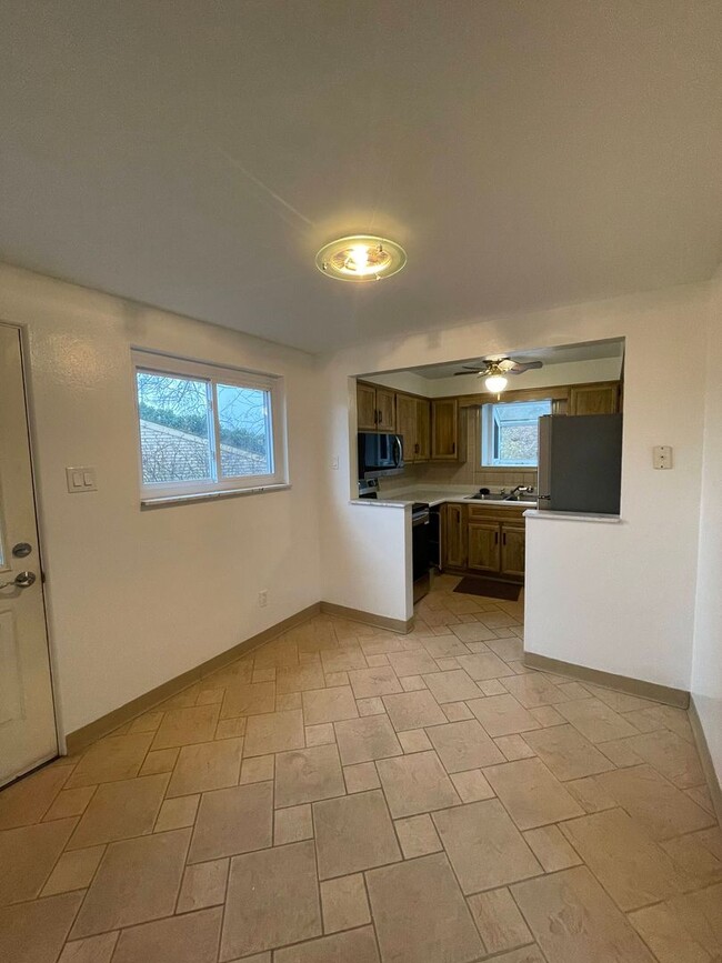 Building Photo - Charming 3 bed, 2 bath with finished basem...