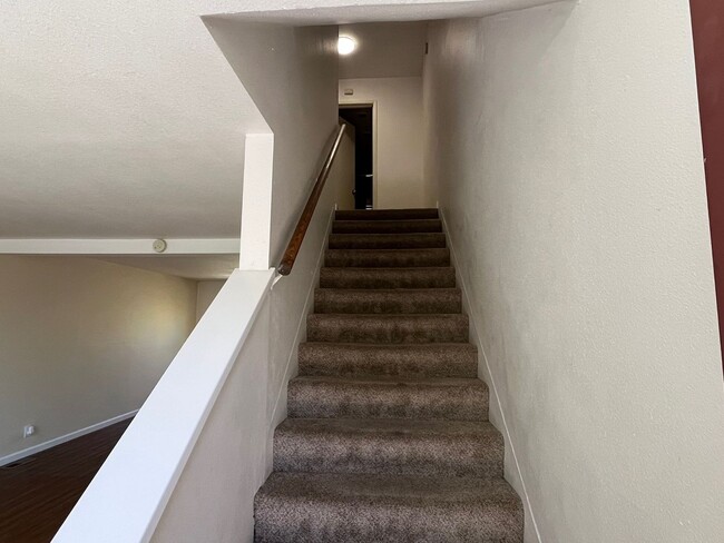 Building Photo - Vallejo 2-Bedroom Townhouse with 1-Car Gar...