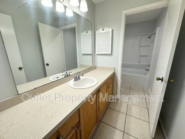 Building Photo - 1710 Ridgewood Ln