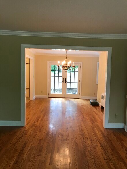 Formal dining room - 10 Rellim Dr