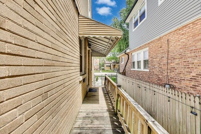 Building Photo - 4118 Prairie Ave