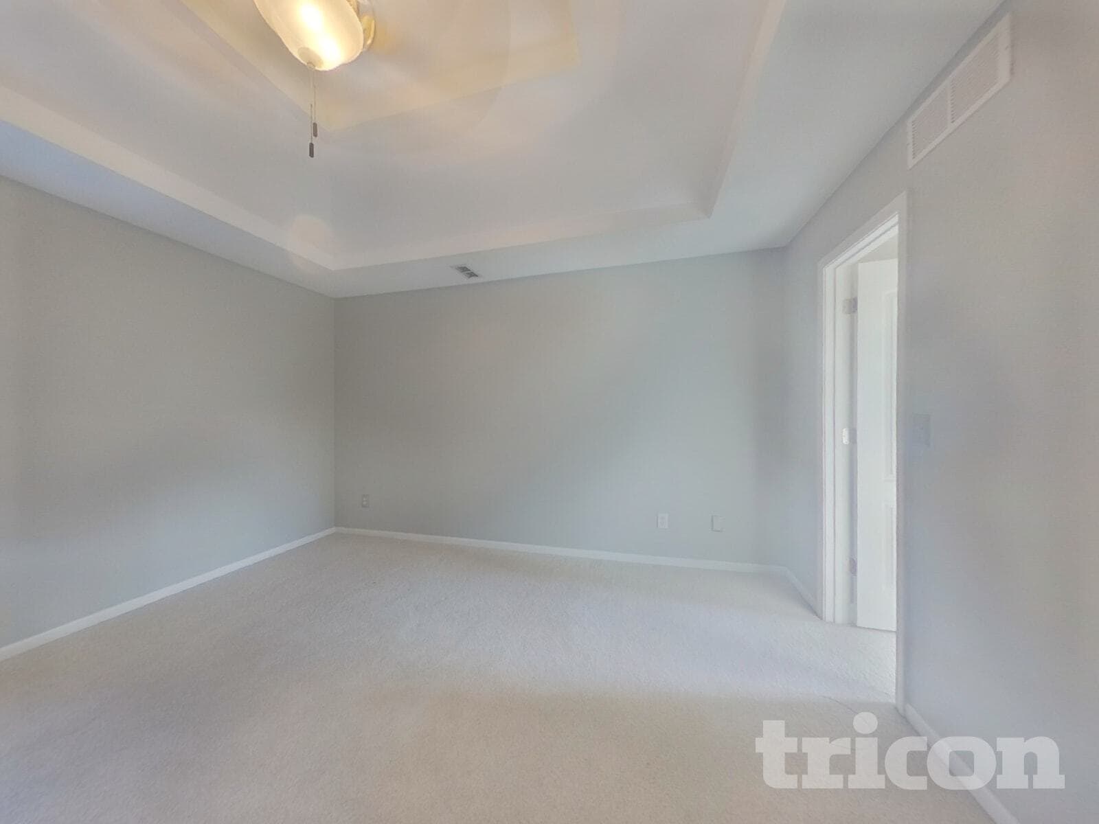 Building Photo - 10201 N Lewis Ave