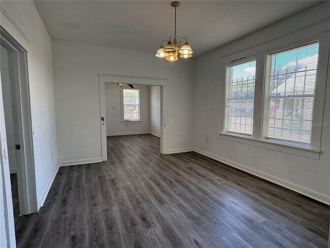 Building Photo - 1022 E 14th Ave