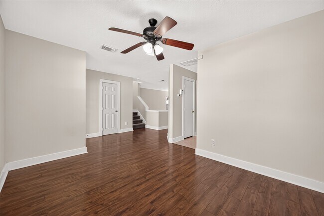 Building Photo - 18174 Woodsdale Ct