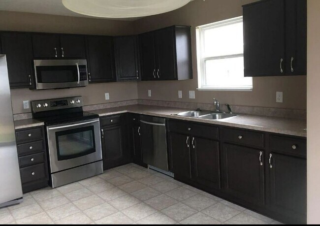 Building Photo - 3 Bedroom, 2 Bath Home Located in Southeast Lafayette