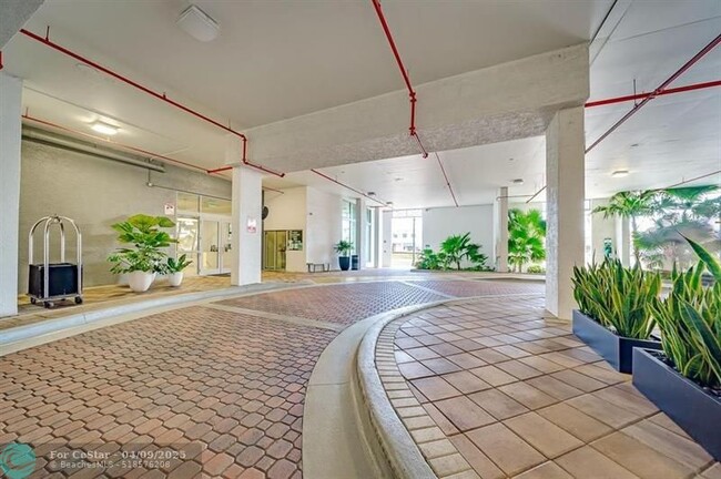 Building Photo - 140 S Dixie Hwy
