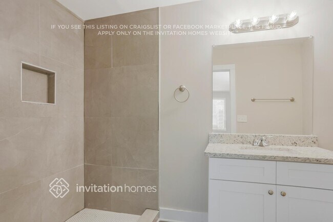 Building Photo - 212 Glenrose Cir SW